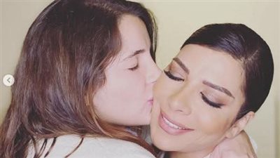 شام الذهبي تخرج عن صمتها بعد ان شاهدت لأول مره فيديو والدتها الفنانة أصالة