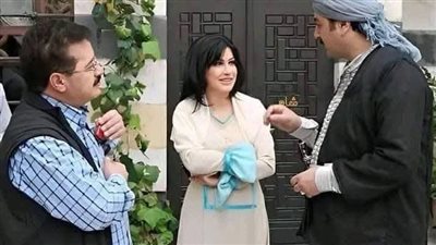 مشهد للعكيد ابوشهاب في باب الحارة يثير سخرية المتابعين بسبب الخطأ الفاضح الذي لم ينتبه له احد بعد سنوات طويلة من عرضه 