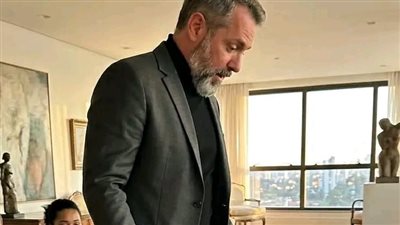 عاد إلى بيته فسمع كلمة «أبي»… ومن هنا تغيّر كل شيء